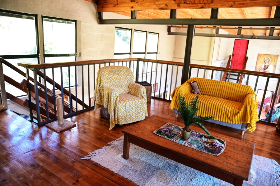 8 Bedroom Property for Sale in Hoekwil Western Cape